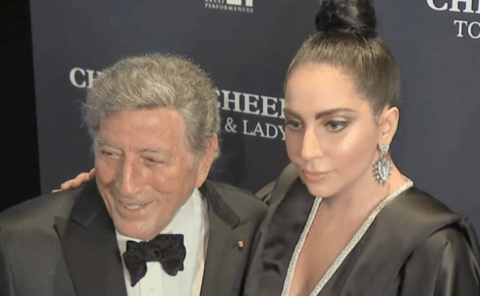 เลดี้ กาก้า” ได้รับเสนอชื่อชิง “ผู้หญิงแห่งปี”