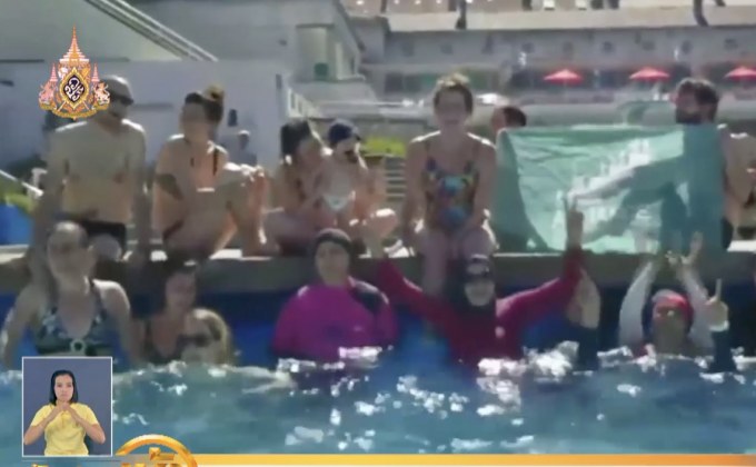 หญิงมุสลิมประท้วงข้อห้ามสวมชุดว่ายน้ำ “เบอร์กินี่”