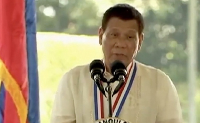 ผู้นำฟิลิปปินส์อนุญาตตำรวจสังหารคนร้ายขัดขืนการจับกุม