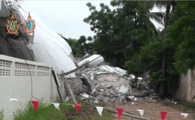 ฟ้าผ่าพระพุทธรูปสูงเท่าตึก 9 ชั้นพังถล่ม