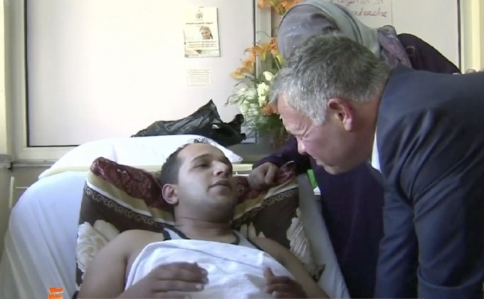 กษัตริย์จอร์แดนเสด็จเยี่ยมตำรวจบาดเจ็บ