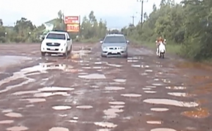 ชาวบ้านโวยถนนเป็นหลุมกว่า 5 ปี ไร้คนเหลียวแล