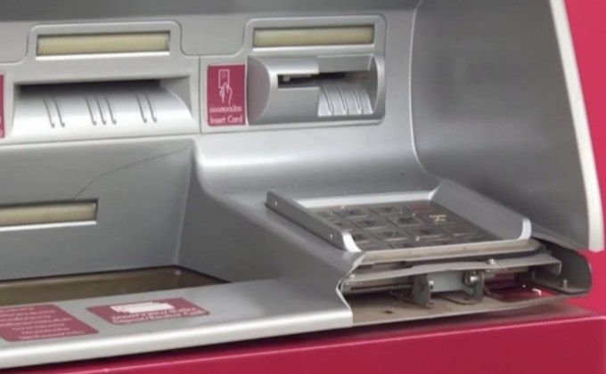 หนุ่มหัวร้อนกดเอทีเอ็มไม่ได้ ทุบตู้พัง