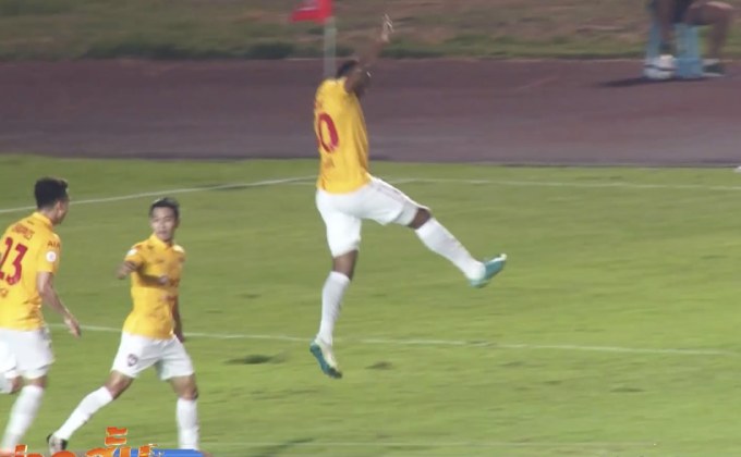 “ชาช่า” โหม่งประตูชัยสยบ “อินทรีทัพฟ้า” 1-0