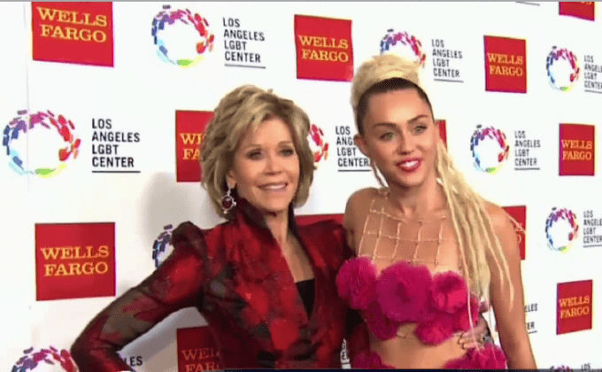 “เจน ฟอนดา” รับรางวัลจากกลุ่ม LGBT