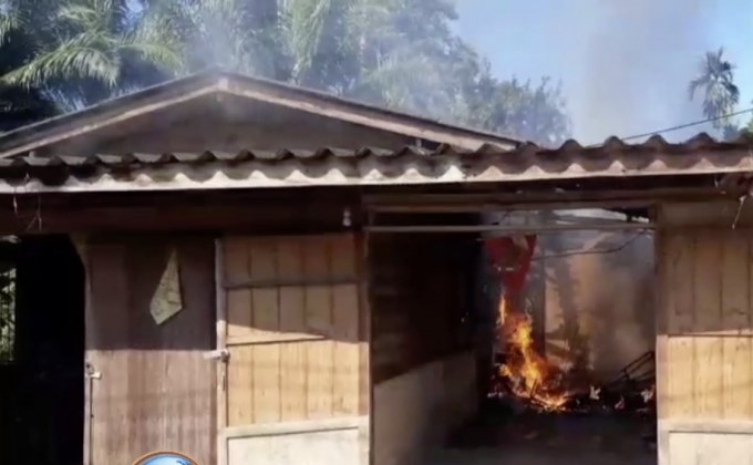 เตือนชาร์จมือถือ ไฟไหม้บ้าน