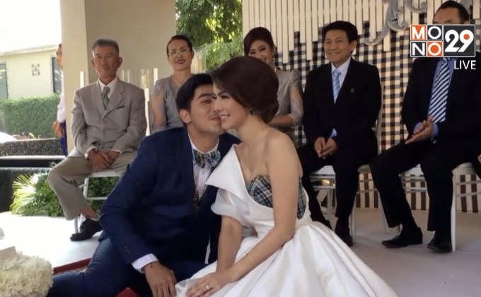 แข้งไทยลีกจูงมือดาราวิวาห์สไตล์อีสานนุ่งผ้าขาวม้าสวยเก๋