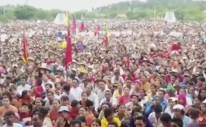 ชาวเมียนมารวมตัวสนับสนุน “อองซาน ซูจี”