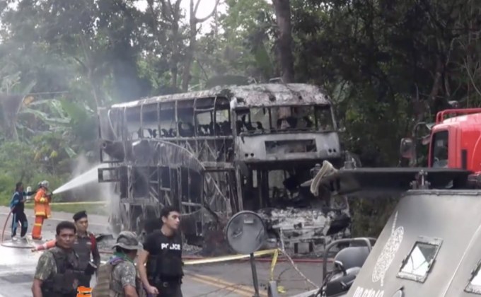 ควบคุมตัว 2 ผู้ต้องสงสัยคดีเผารถทัวร์ใต้