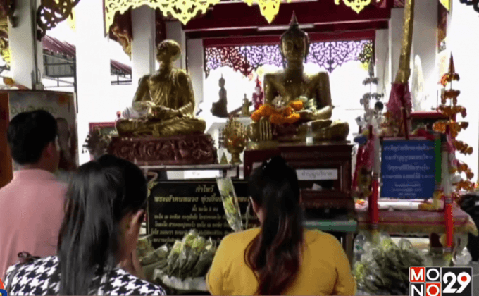 พุทธศาสนิกชนร่วมทำบุญเข้าพรรษา