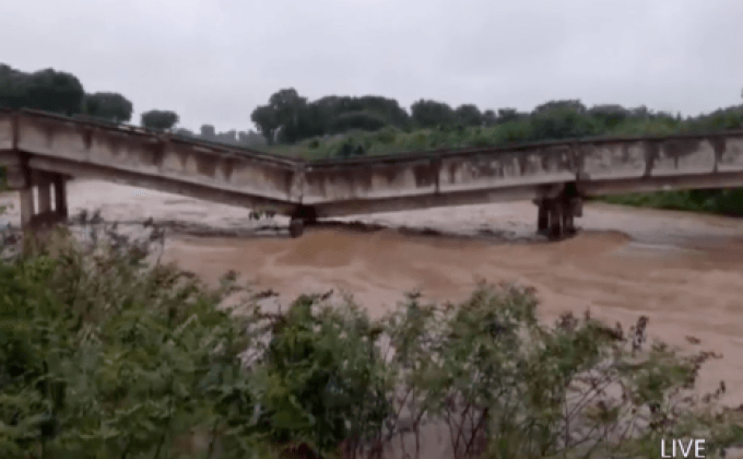 สะพานข้ามแม่น้ำวังขาดที่จังหวัดลำปาง