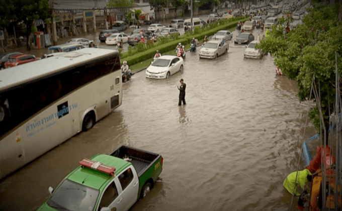 โกลาหลฝนถล่ม กทม.