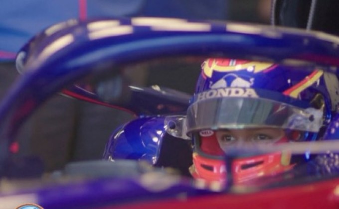 เรดบูลล์คอนเฟิร์มเลือก “อัลบอน” ขับต่อซีซั่น 2020