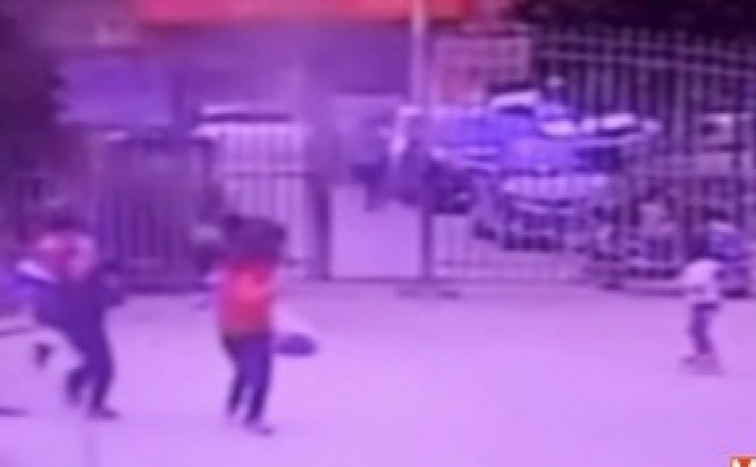 เด็กจุดประทัดใส่ท่อระบายน้ำจนเกิดระเบิด