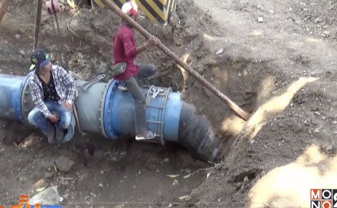 หลุมยุบกลางถนนเชียงใหม่ลึก 2 เมตร