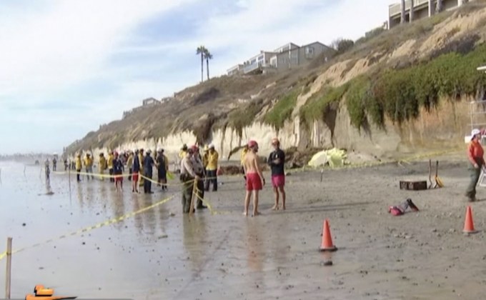 หน้าผาชายหาดในแคลิฟอร์เนียพังถล่ม