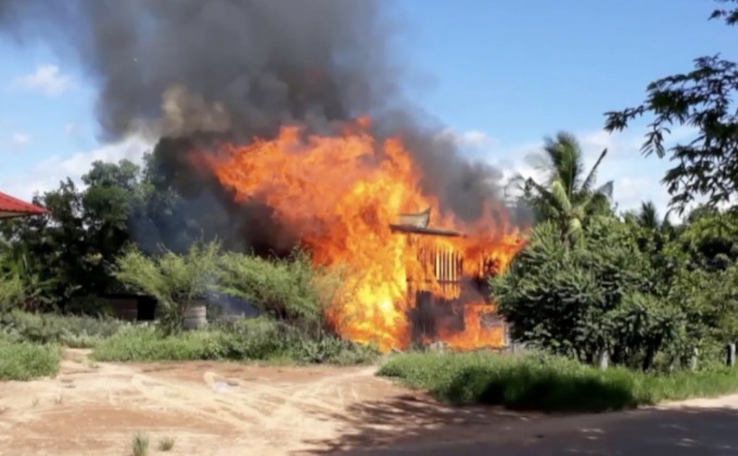 ไฟไหม้บ้านวอดทั้งหลัง จ.สุรินทร์