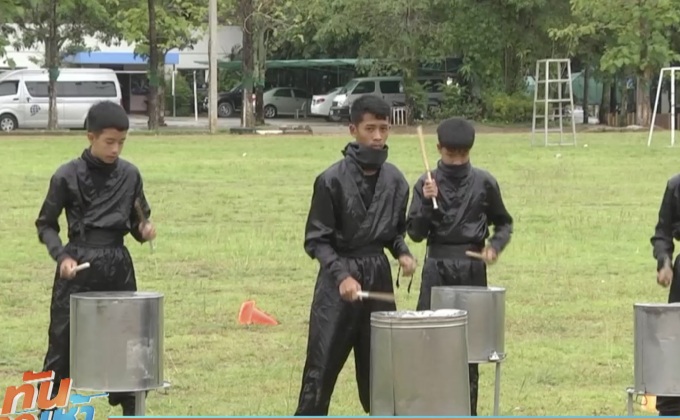 ไอเดียเจ๋ง หม้อก๋วยเตี๋ยวดัดแปลงเป็นกลองวงโยธวาทิต