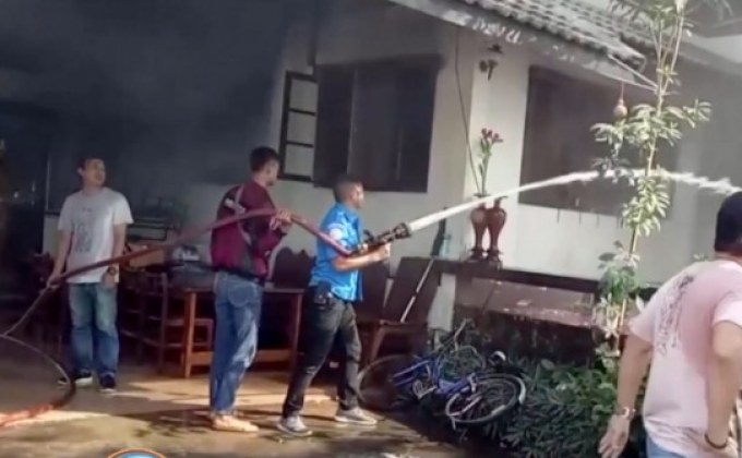 ระทึกไฟไหม้บ้านอดีตจนท.ป่าไม้