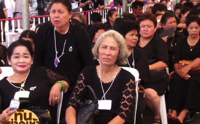 ประชาชนพร้อมใจสักการะพระบรมศพ