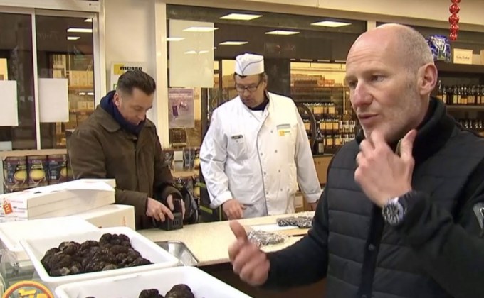 ตลาดอาหารฝรั่งเศสคึกคักรับคริสต์มาส