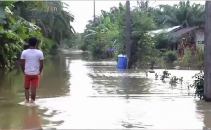 ชาวบ้านริมแม่น้ำตาปีถูกน้ำท่วม จ.สุราษฎร์ฯ