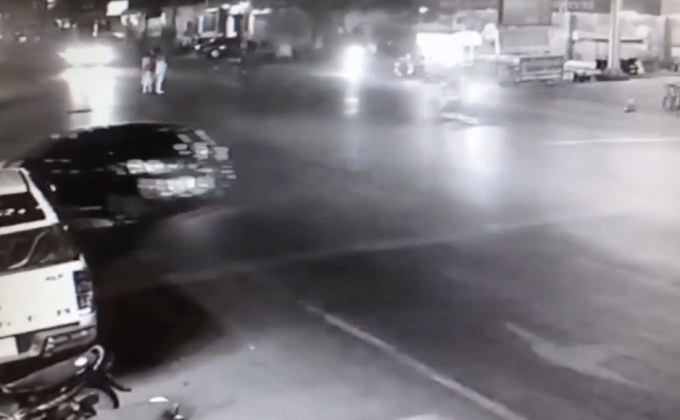 รวบฝรั่งขับกระบะชนพ่อแม่ลูกแล้วหนี จ.ขอนแก่น