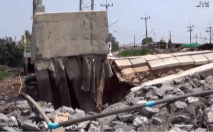 เขื่อนกันตลิ่งคลองบางปลากดทรุดตัว