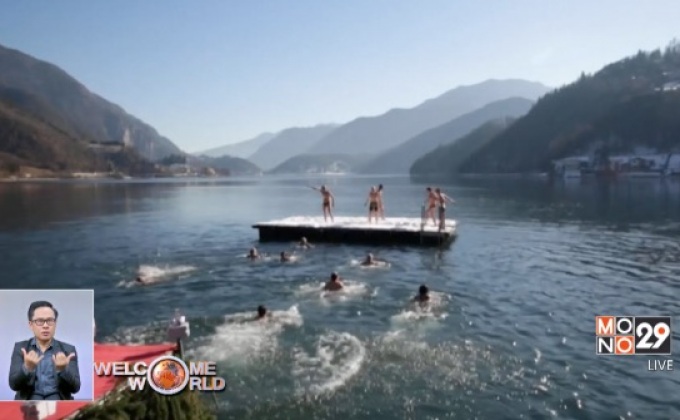 ว่ายน้ำในทะเลสาบที่อิตาลี