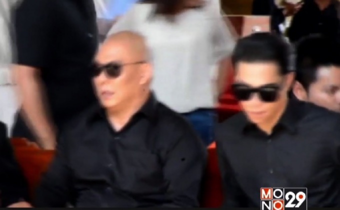 “โหน่ง ชะชะช่า” พาลูกชายเข้าพบพนักงานสอบสวน