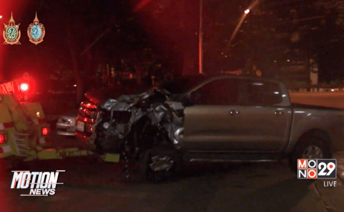 รถกระบะชนท้ายรถตู้โดยสารเจ็บ14 คน