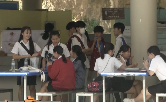 นายกฯ ชมนิทรรศการใต้ร่มพระบารมีฯ