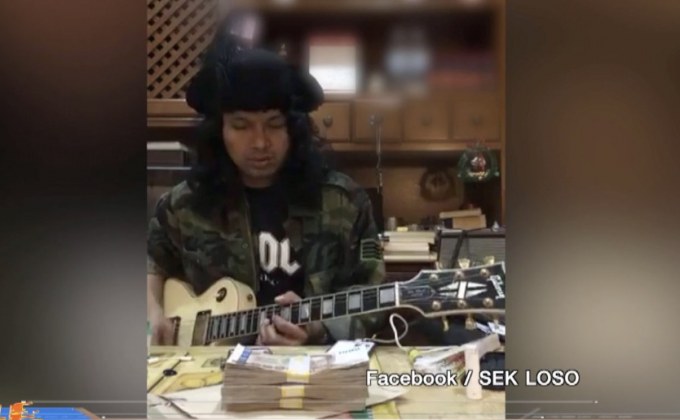 รถพยาบาลรับตัว “เสก โลโซ” ขณะไลฟ์สดกลางดึก