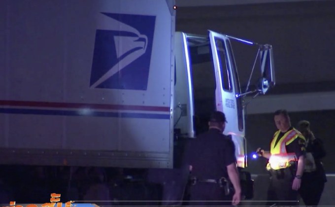 เจ้าหน้าที่ไปรษณีย์สหรัฐฯ ถูกยิงตายในรถ