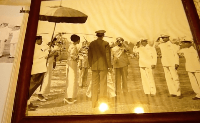 เปิดที่มาอดีตผู้ว่าฯ สุโขทัย ใช้แขนซ้ายวันทยหัตถ์ ในหลวง ร.9