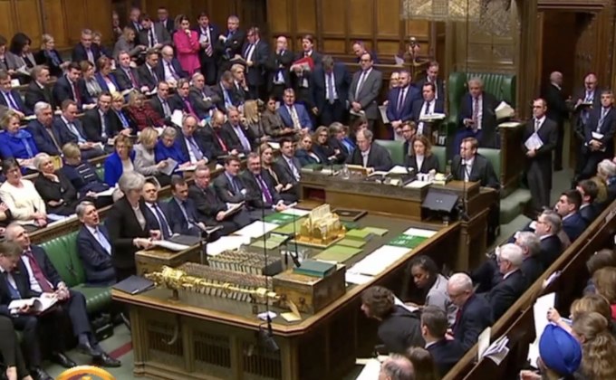 สภาอังกฤษให้นายกฯ เจรจา EU แก้ร่าง “เบร็กซิต”