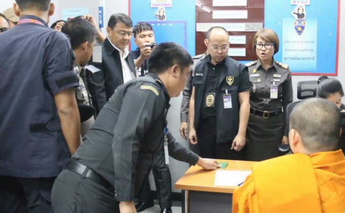 “เณรคำ” ถึงไทย ดีเอสไอ คุมตัวสอบต่อทันที
