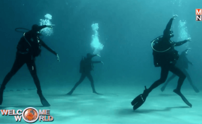 กรีซจัดการแสดงเต้นรำใต้น้ำครั้งแรกของโลก