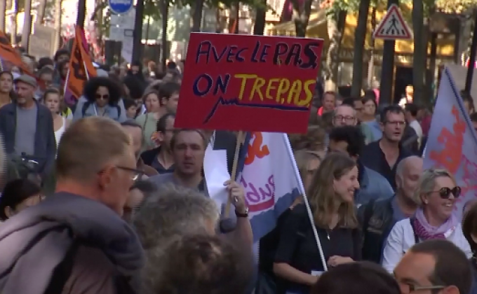 ​เดินขบวนประท้วงแผนปฏิรูปด้านสังคมของผู้นำฝรั่งเศส