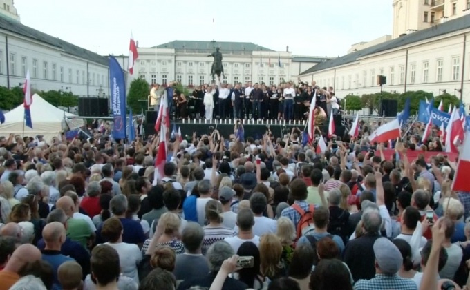 ชาวโปแลนด์กดดัน ปธน.วีโต้กฎหมายปฏิรูปศาลทั้ง 3 ฉบับ