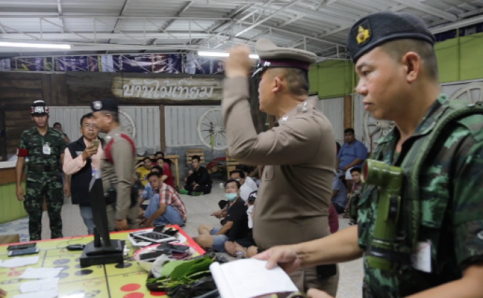 บุกทลายบ่อนย่านสุขาภิบาล 5 รวบนักพนัน 47 คน