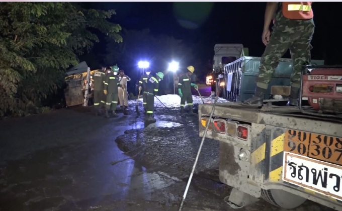 รถบรรทุกสารเคมีชนรถบรรทุกพ่วง จ.ปราจีนบุรี