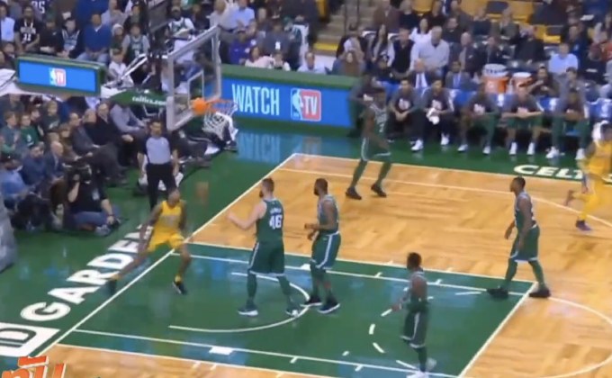 “คายรี” สอนเชิง “บอล” เกมเซลติกส์ทุบเลเกอร์ส