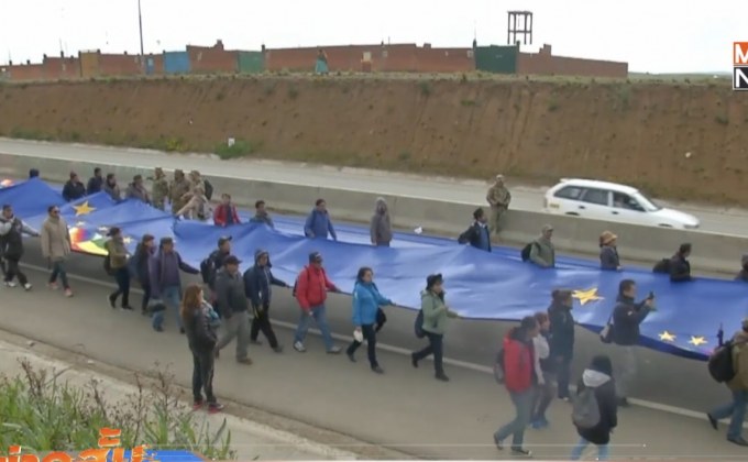 โบลิเวียปูธงยาวเกือบ 200 กม. เรียกร้องทางออกสู่ทะเล