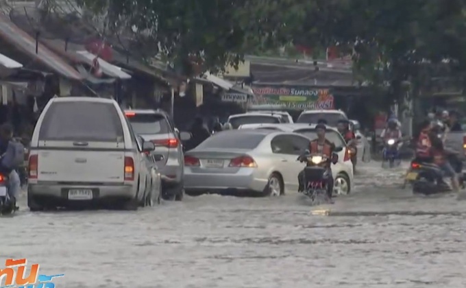 กรุงเทพฯ อ่วม น้ำท่วมถนน 34 จุด