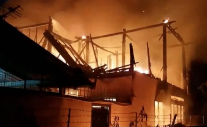 ไฟไหม้บ้านไม้วอด 2 หลัง จ.ระยอง