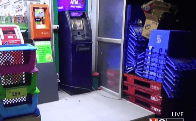 คนร้ายพยายามงัดตู้เอทีเอ็ม จ.อ่างทอง