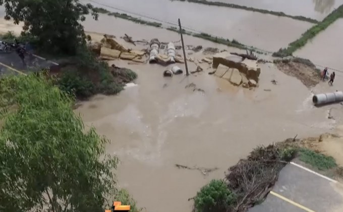 ฝนตกหนักกัดเซาะถนนขาด จ.ยโสธร