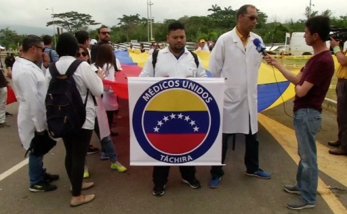 ​แพทย์ชาวเวเนฯ เรียกร้องให้รัฐบาลยอมรับความช่วยเหลือ