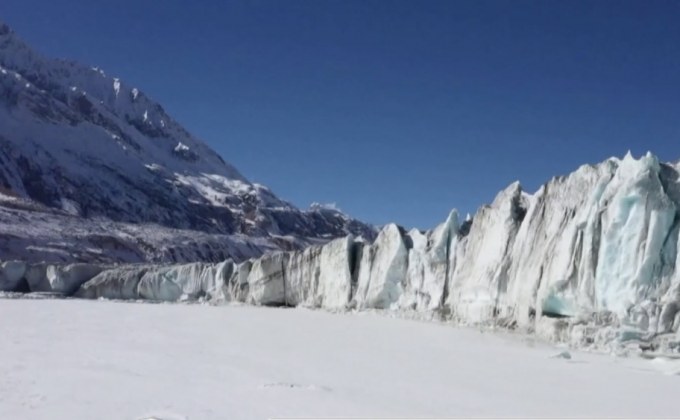 หนุ่มจีนถ่ายวิดีโอธารน้ำแข็ง 70 แห่ง